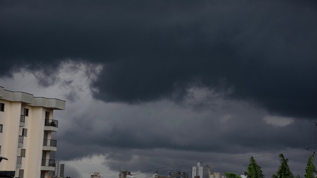 Corredor de umidade espalha chuva e mantém temporais no Sudeste - Foto: (CELSO LUIX/CÓDIGO19/ESTADÃO CONTEÚDO)